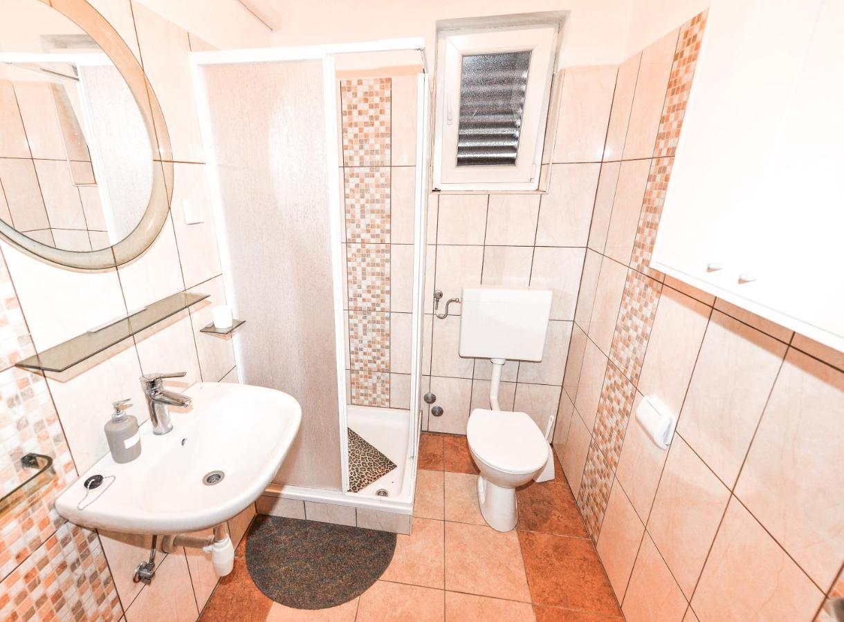 Apartments Jadran باغ المظهر الخارجي الصورة