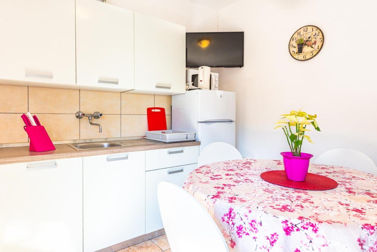 Apartments Jadran باغ المظهر الخارجي الصورة